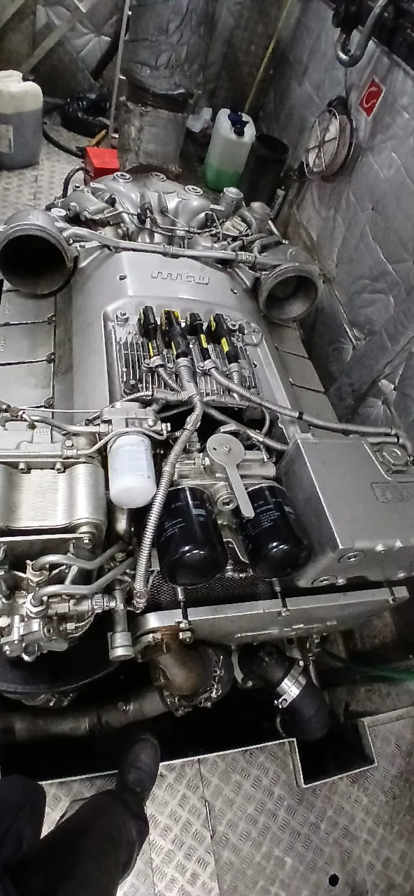 Montagem de motor MTU 10V 2000 - Pré-conclusão